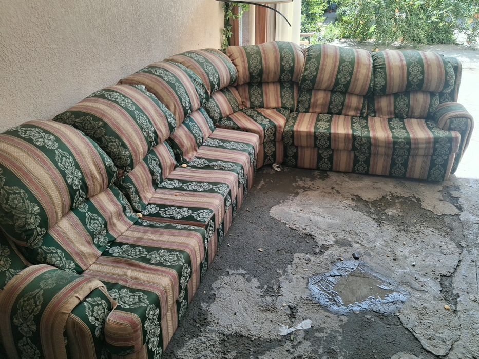 Divan sotiladi ,