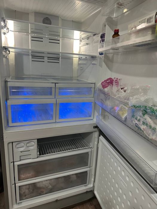 Продам большой холодильник