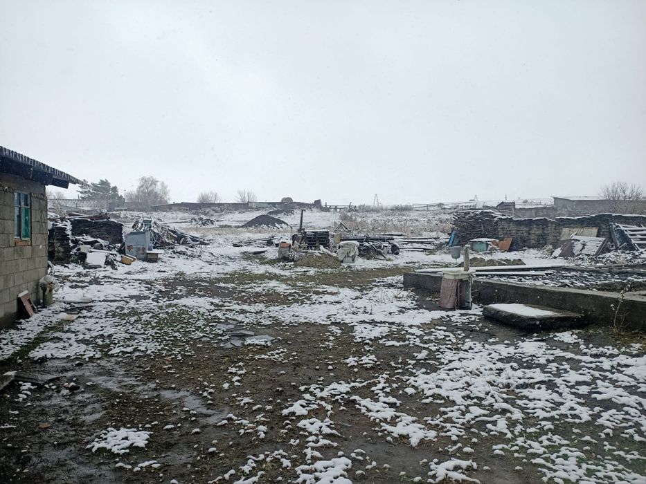 Сағыр ауылында 3 бөлмелі үй сатылады.