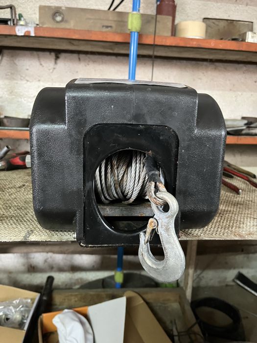 Troliu portabil 2700 kg