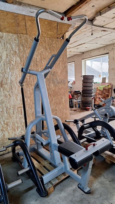 Lat pull down - helcometru Star Trac / Nautilus