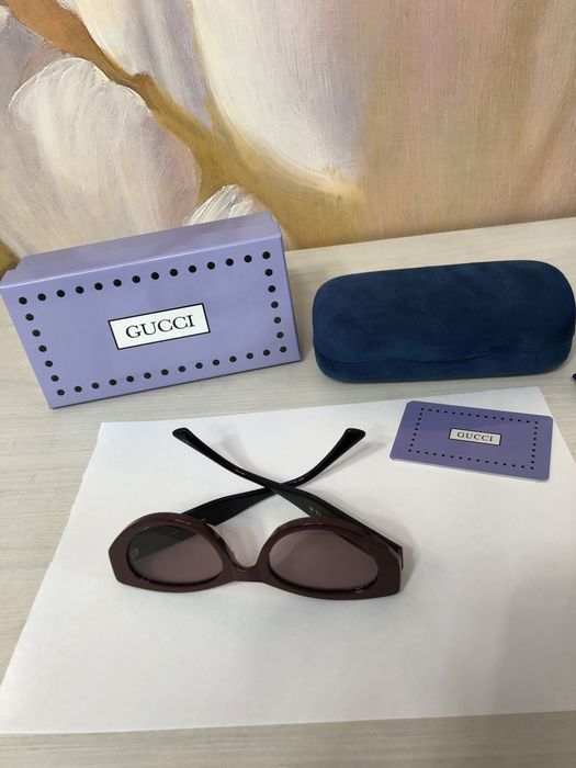 Солнцезащитные очки фирмы GUCCI