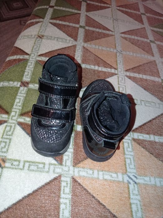 Ботинки для девочек срочно продам!!!