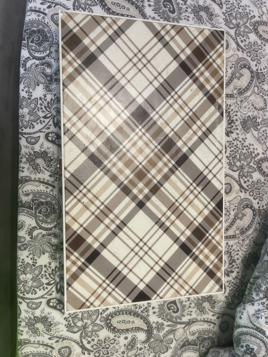 Table în stare perfectă aproape  include și zarurile