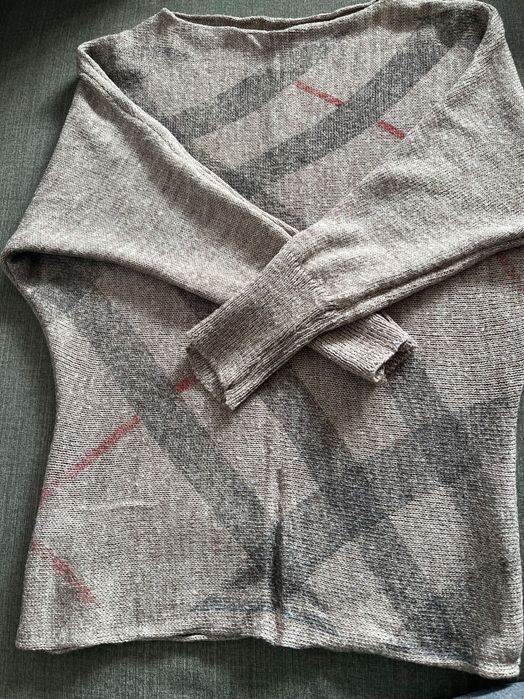 Дамски пуловери с дълъг ръкав