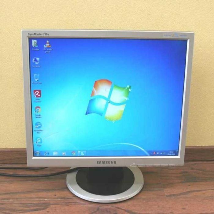 Monitor 710w 17 talik kvadratni dostavka VGA