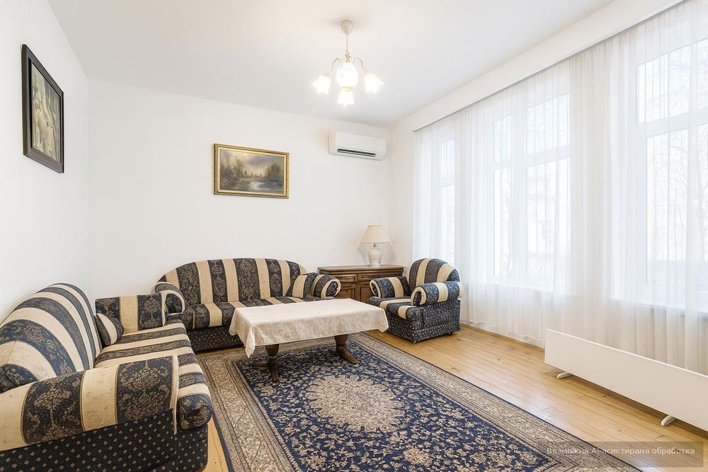 Дава се под наем Етаж от къща в Пловдив, Център - 140 кв.м за 518.67 € - Снимка #1