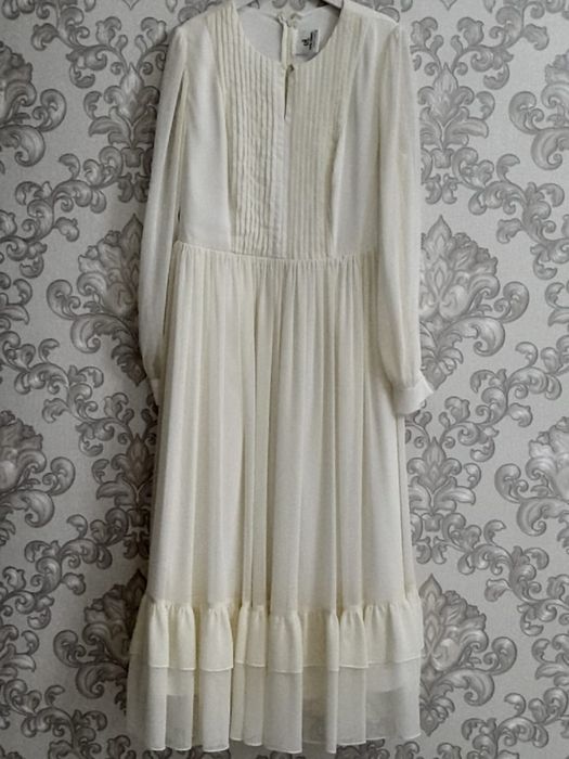 Продам платья и тренч