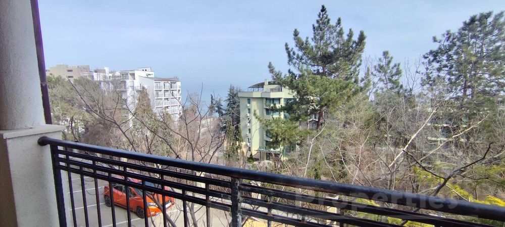 Апартамент с две спални в затворен комплекс в Златни пясъци