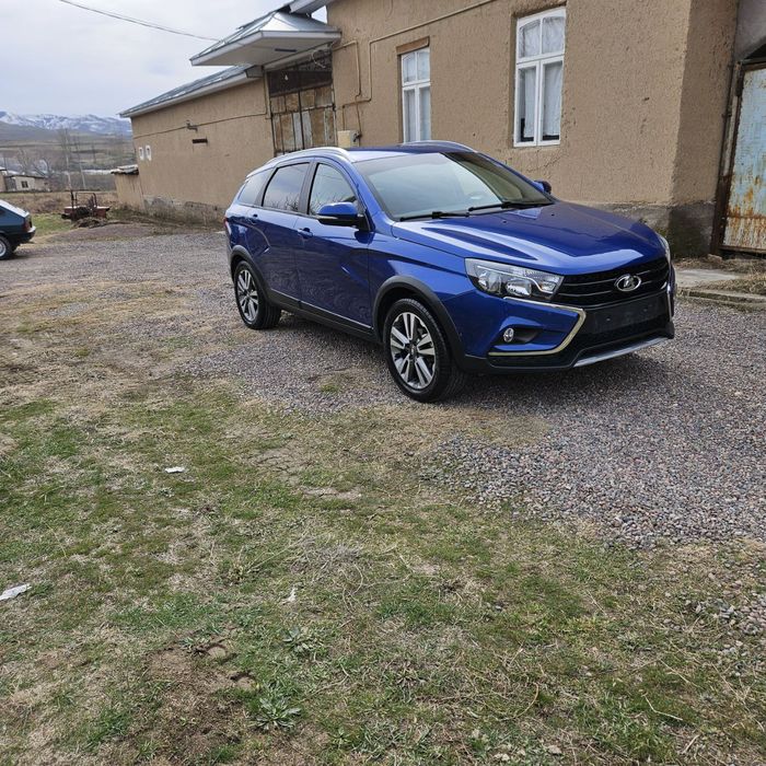 Lada Vesta croos