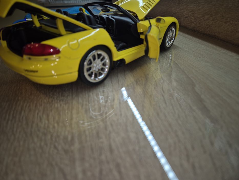 Machete auto1/18 metal