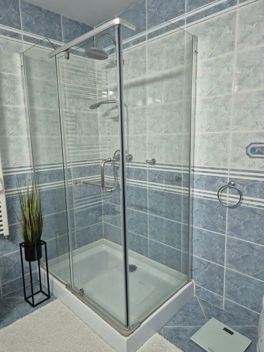 Vând cabina de duș 120cm pe 80 cm