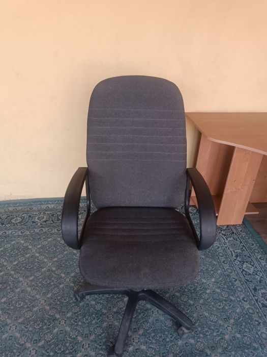 Стол писменый и кресло