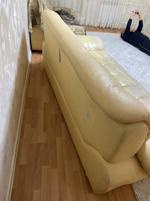 Продам диван (кожанный)