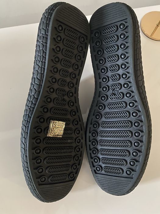 Чисто нови кожени обувки