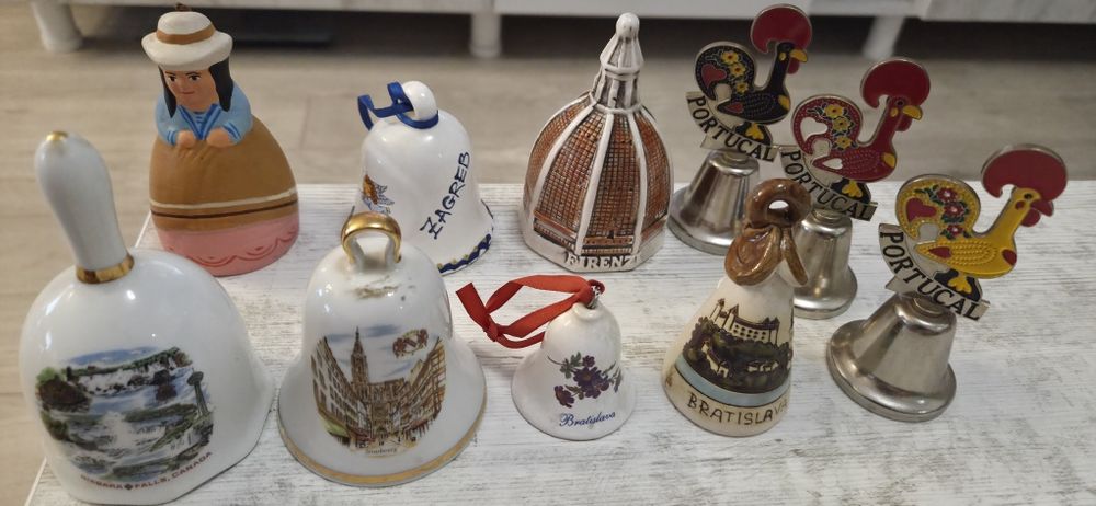 Vand clopotei de Craciun si ornamentali de colectie. Vezi 8 poze