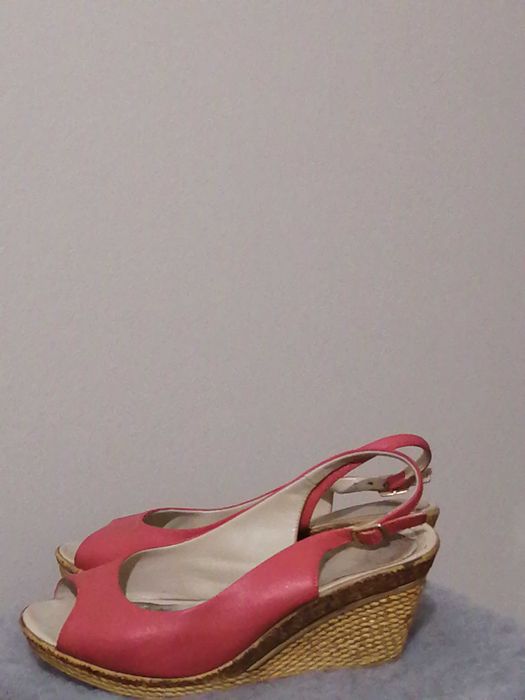 Продам летние босоножки, кожаные