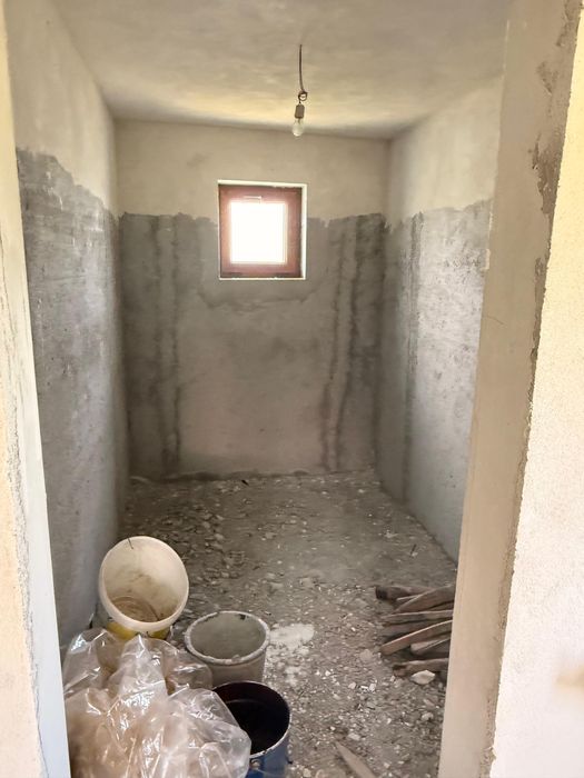 Casa si teren de vanzare