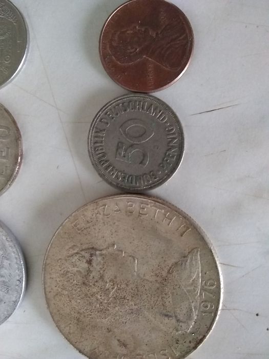 Monezi și bancnote vechi.