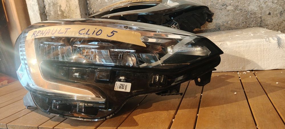 Оригинален фар за Renault Clio 5 full led