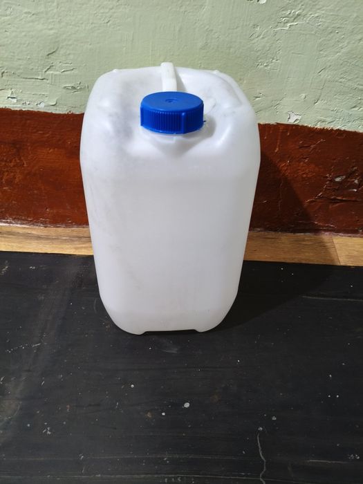 Канистры пластиковые