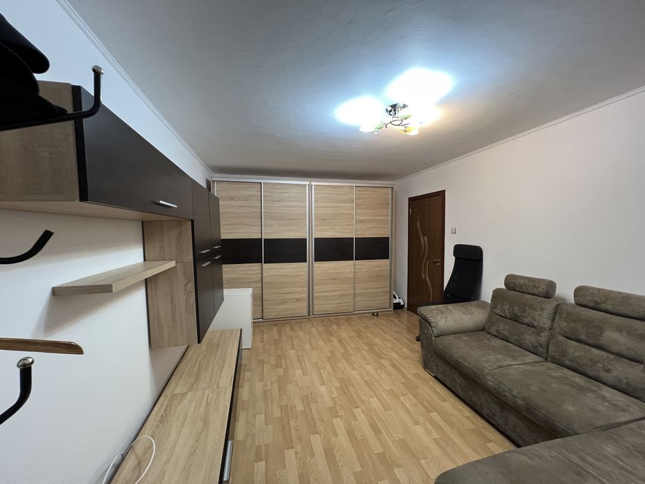 Închiriez apartament 2 camere, decomandat, centrala, aer condiționat