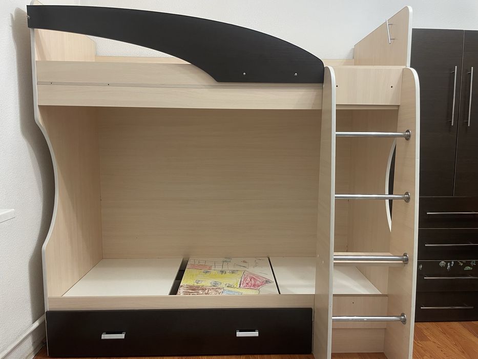 Кровать двухъярусная