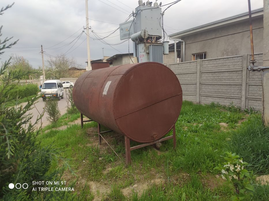 Suv bochka sotiladi 3 tonnalik