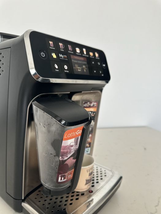 Philips LatteGo 5400 EP5447 – Espressor automat, sistem LatteGo, stare foarte bună
