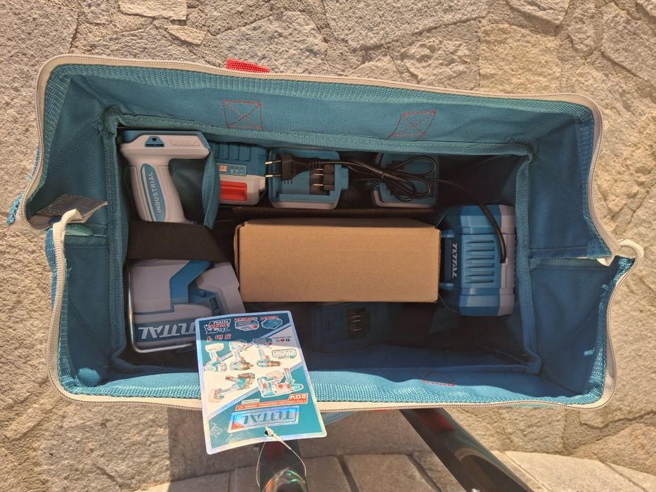 Чисто нов комплект с инструменти на TOTAL