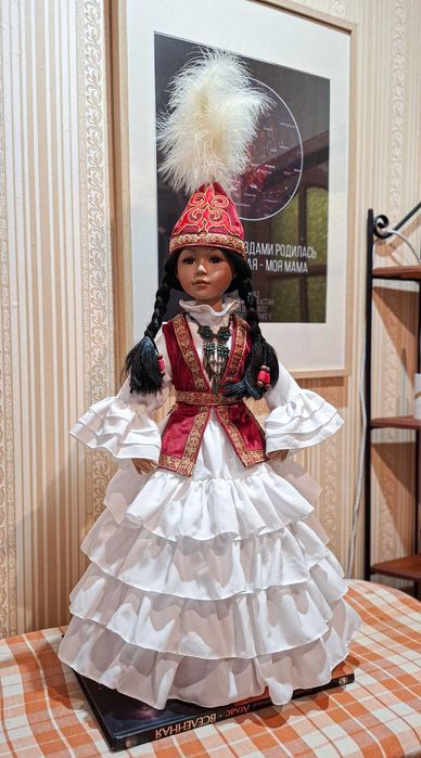 Интерьерная кукла с керамическими частями.на подставке