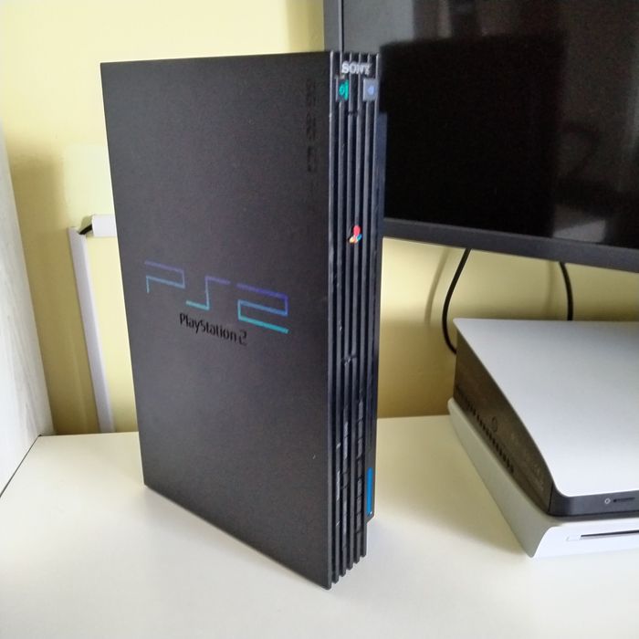 Consola playstaion 2 FAT cu controller original si dau gratis un memory card si adaptor pt AV