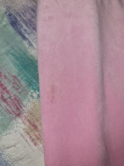 Marimea 36 luni.Decolorat la mijloc si maneci ca in poze + cadou