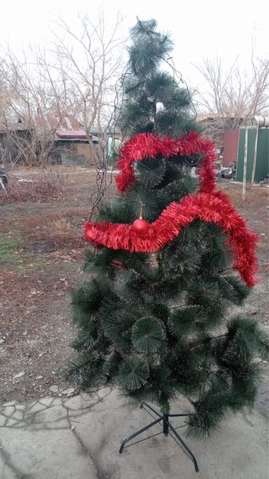 Продам ёлку с игрушками