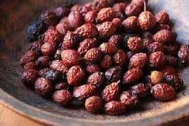 Macese uscate natural la soare,din zone curate,45 lei/kg