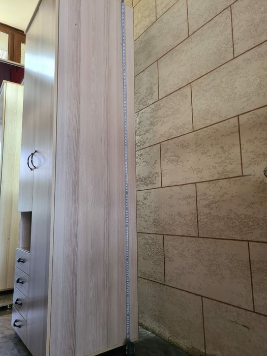 Срочно продаю шкаф