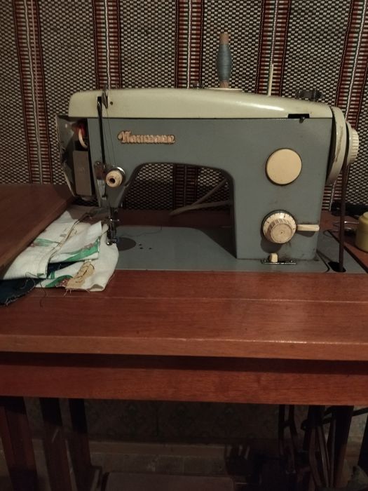 Продавам шевна машина Науман