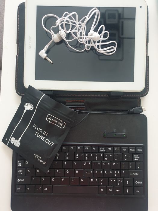 Tableta ARCHOS 80 Titanium tastatura și casți incluse