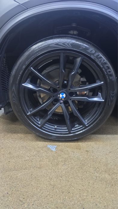 Диск с резинами на BMW