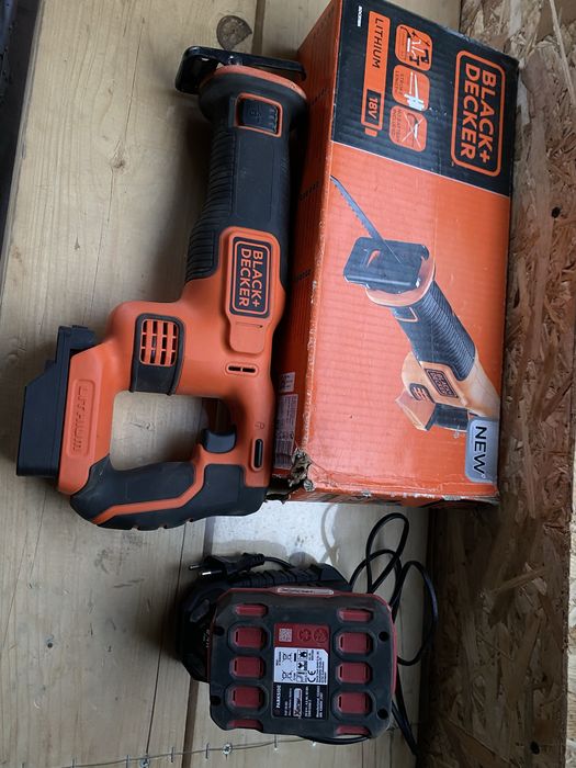 Fierastrau Sabie  Black and Decker Baterie Parkside