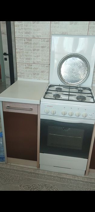 Продам угловой кухонный гарнитур б/ у