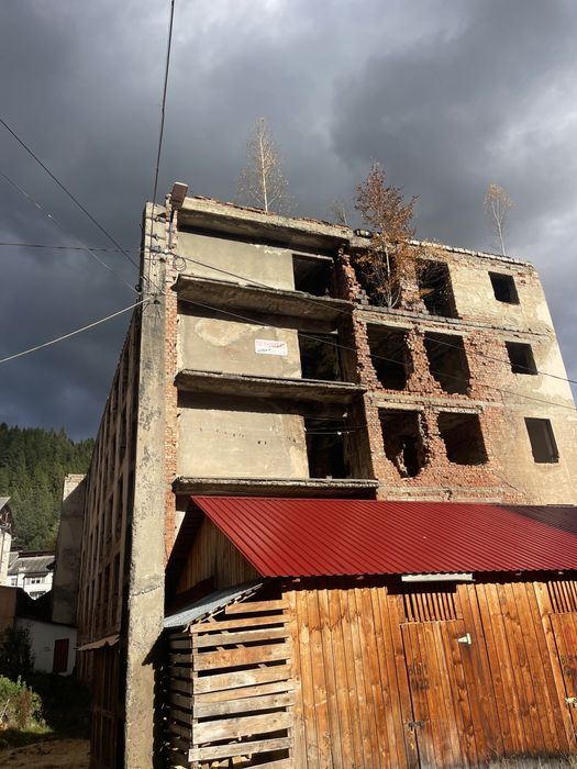 Teren 1100 mp + Camin P+4