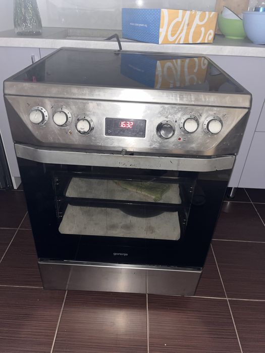 Плита с духовкой