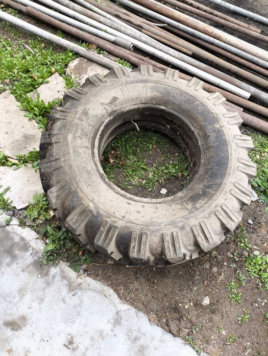 Продам покрышку на ЗИЛ 131