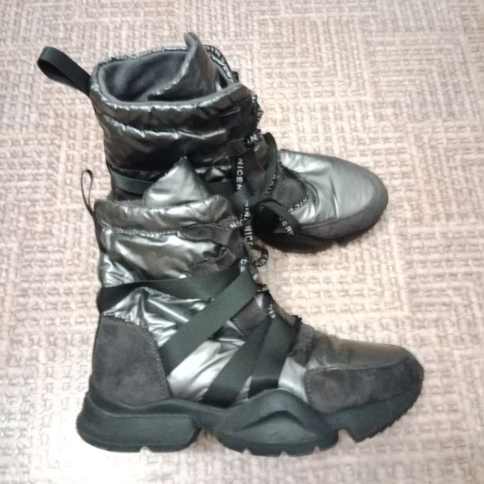 Продам женские ботинки