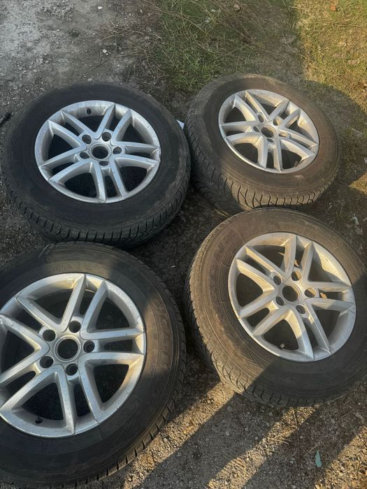 Продам зимнюю резину+диски 235/65R17