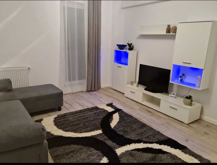 Inchiriez apartament