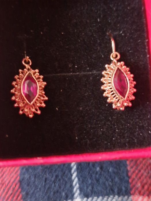 Cercei vechi din aur14k cu rubin