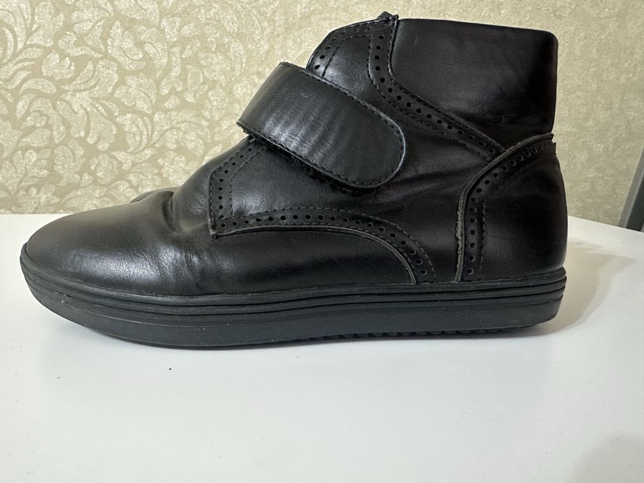 Продам осенние ботинки на мальчика