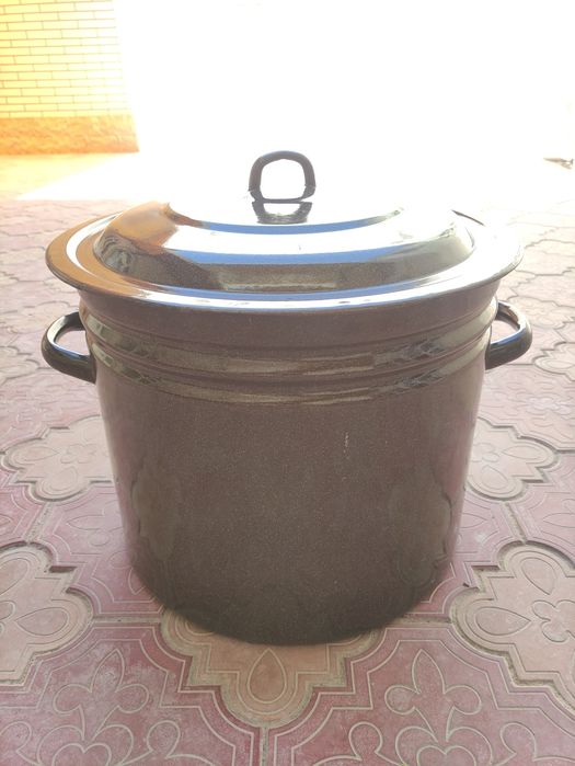 Кастрюля эмалированная новая 47л